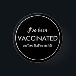 Ich wurde geimpft Covid Shot Custom Text Black Button<br><div class="desc">Lass allen,  dass du geimpft worden bist. Button verfügt über 3 Zeilen benutzerdefiniertes Set mit weißem Text vor schwarzem Hintergrund (einfach die Farbe ändern). Ideal für Dr. Büros,  Impfstellen,  Firmen oder Einzelpersonen.</div>