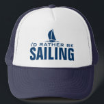 Ich würde vielmehr Seehut segeln Truckerkappe<br><div class="desc">Ich würde vielmehr Seehut segeln. Lustige Geburtstagsgeschenkidee für Seemann oder pensionierte Männer und Frauen. Marineblau-Segelbootentwurf mit humorvollem Zitat. Seemarineblausegelboots-/-Segelschiffbild. Wassersport-/-freizeitthemakappe. Kundenspezifischer Headwear für Bootskapitäne. Groß für Bootfahrt- und Segelnreisen.</div>
