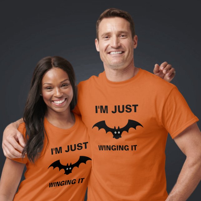 Ich zeige es gerade mit der lustigen Halloween-Bat T-Shirt (Von Creator hochgeladen)