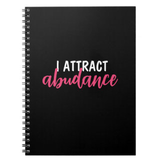 Ich ziehe ein Abundance Affirmation Notebook an Notizblock
