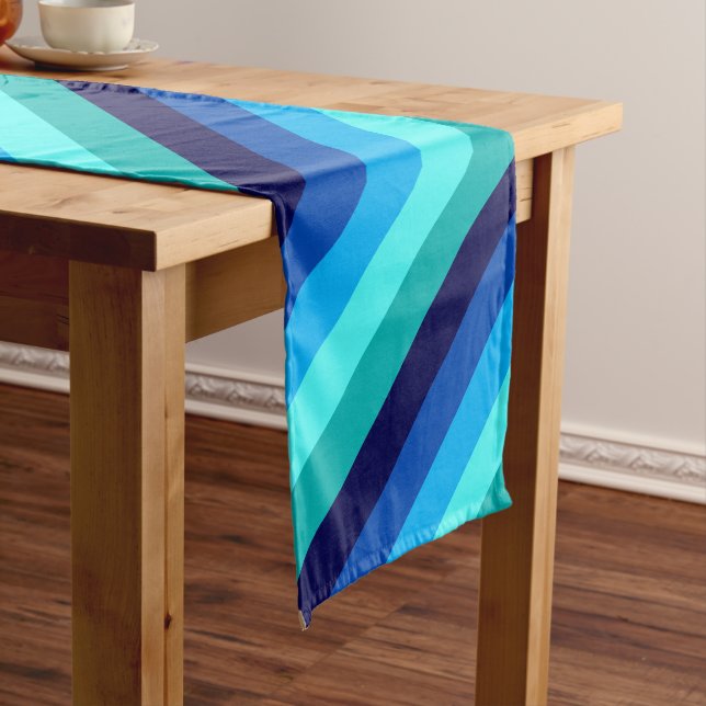 Icy Blue Aquamarin Stripes Large Table Runner Großer Tischläufer (Beispiel)