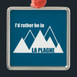 I'd Rather Be In La Plagne France Mountain Ornament Aus Metall<br><div class="desc">La Plagne France is actually a collection of 11 different villages, ranging from traditional valley hamlets to high-altitude mountain hubs. It is linked to Les Arcs to form the Paradiski area. It has 425 km of ski runs in the heart of the Vanoise national park and the Paradiski area, from...</div>