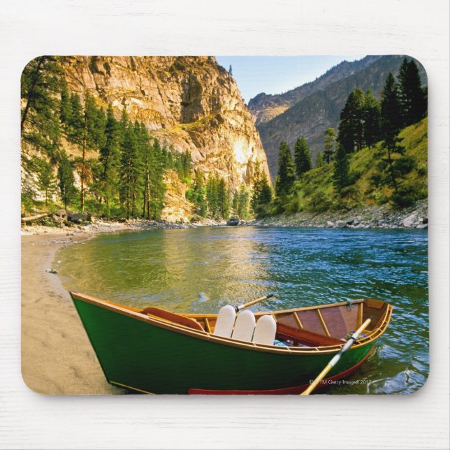 IDAHO, Fischerboot auf einem sandigen Strand in Mousepad (Vorne)