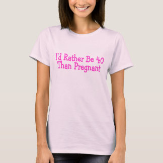 Identifikation ist eher 40 als schwangeres Rosa T-Shirt