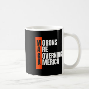 Idioten regieren Amerika Lustige Anti-Trump-Idee Kaffeetasse