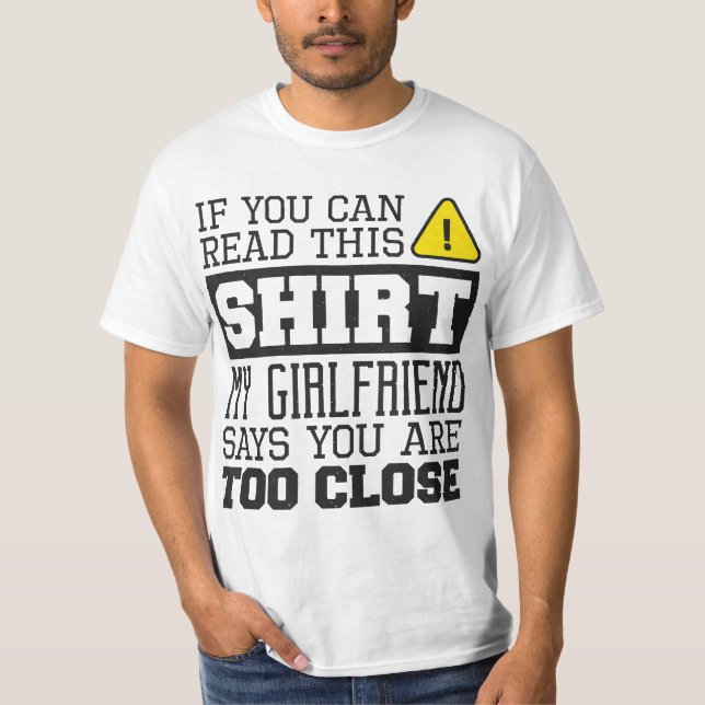 If You Can Read This My Girlfriend Says You Are To T-Shirt (Vorderseite)
