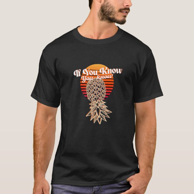 If You Know You Know Upside Down Pineapple Swinger T-Shirt (Vorderseite)