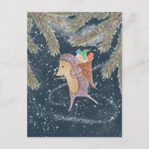 Igel auf Skiern. Körbe mit Geschenk auf der Schult Postkarte