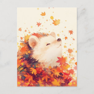 Igel lächelnd im herbstlichen Ahornblatt Postkarte
