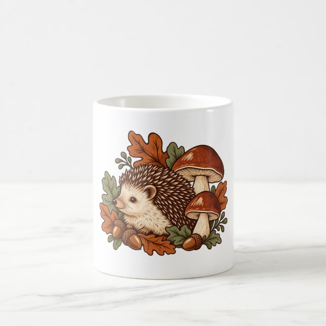 Igel mit Pilzen und Herbstlaub Kaffeetasse (Mittel)