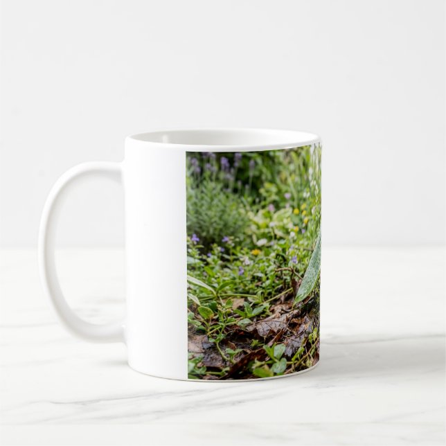 Igel schaut unter einem Blatt hervor Kaffeetasse (Links)