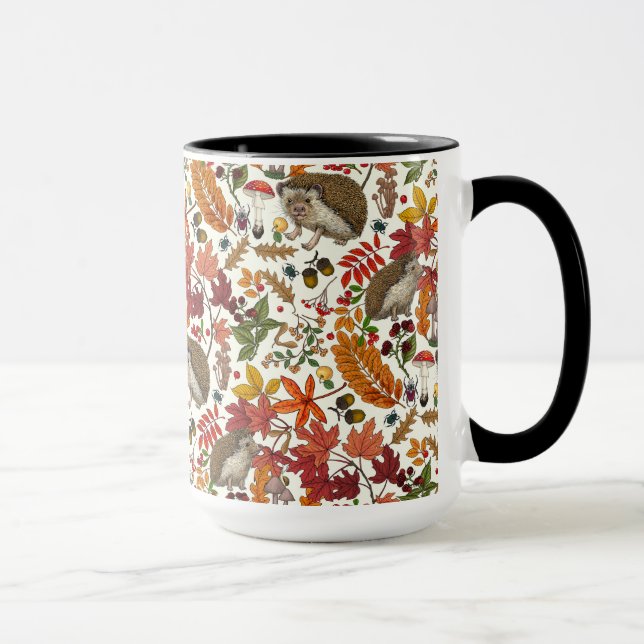 Igel und Herbstwaldflora auf Elfenbein Tasse (Rechts)