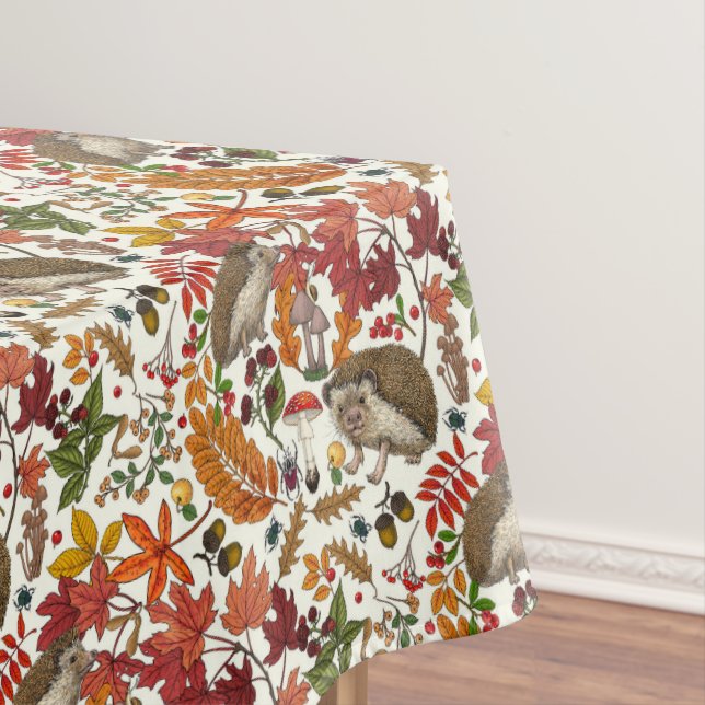 Igel und Herbstwaldflora auf Elfenbein Tischdecke (Beispiel)