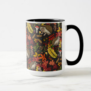 Igel und Herbstwaldflora auf Schwarz Tasse