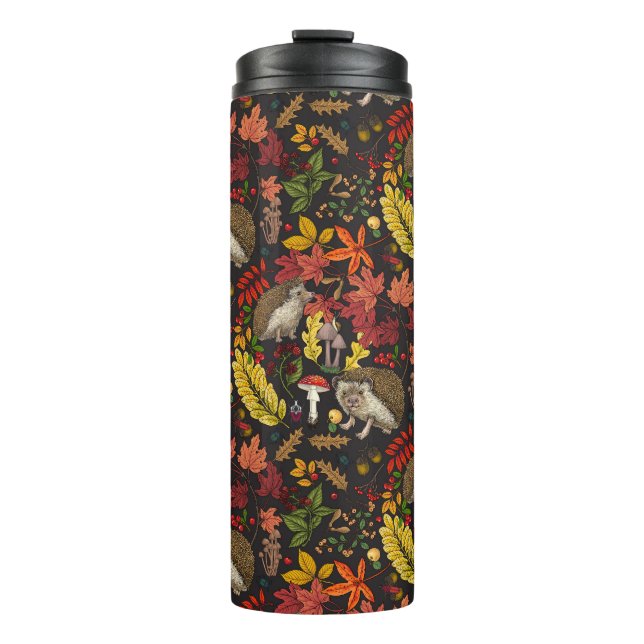 Igel und Herbstwaldflora auf Schwarz Thermosbecher (Vorderseite)