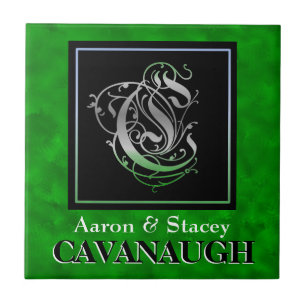 Ihm und ihrem Nachnamen - irische grüne Monogramm- Fliese