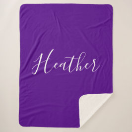Ihr benutzerdefiniertes White-Script auf Lila Sherpadecke