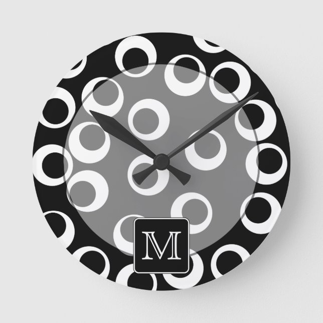 Ihr Brief. Schwarz-Weiß-Monogramm Fun Muster Runde Wanduhr (Vorderseite)