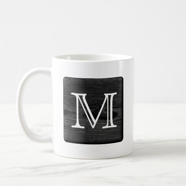 Ihr Buchstabe-Monogramm. Bild des schwarzen Holzes Tasse (Links)