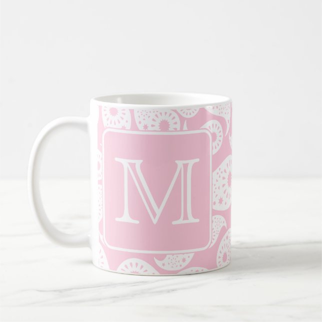 Ihr Buchstabe-Monogramm. Rosa Paisley-Muster Kaffeetasse (Links)