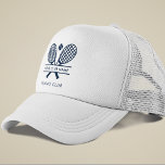 Ihr Country Club Tennisteam Navy Blue Custom Truckerkappe<br><div class="desc">Sie können diesen LKW-Hut ganz einfach anpassen, indem Sie auf den Button "Personalisieren" klicken, um Ihren Club- oder Gesellschaftsnamen hinzuzufügen. Sie können den Hintergrund und die Schriftart ändern, indem Sie auf "Bearbeiten mit dem Design-Tool" klicken. Ideal für alle Clubs, Geschäfte oder Schulklassen. Bestellen Sie so viele oder so weniger wie...</div>