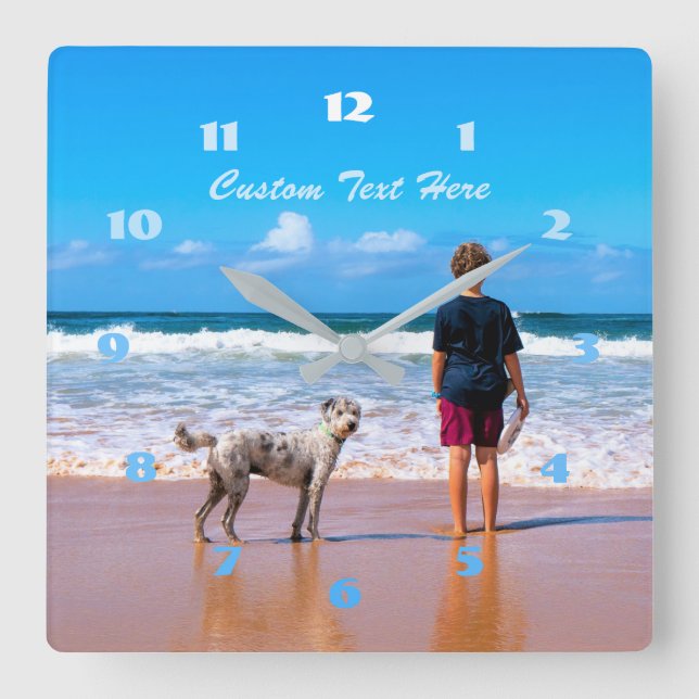 Ihr eigenes Design Foto Text Schriftart Name I Lie Quadratische Wanduhr (Vorderseite)