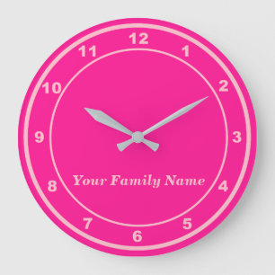 Ihr Familienname auf rosa runder Wanduhr