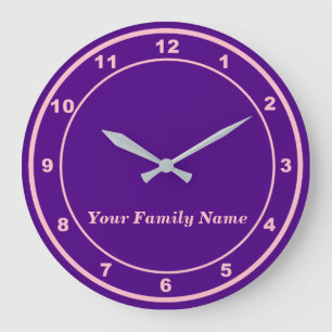 Ihr Familienname auf violetter runder Wanduhr