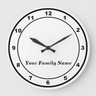Ihr Familienname auf weißer runder Wanduhr