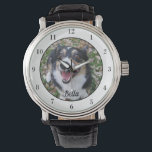 Ihr Foto für den Niedlichen Besitzer Ihres Hauses Armbanduhr<br><div class="desc">Personalisieren Sie mit dem Foto Ihres eigenen Hundes auf dieser benutzerdefinierten Haustierbesitzeruhr und passen Sie ihren Namen unten an. Ein wunderschönes personalisiertes Armbanduhrgeschenk für Hunde oder Katzenbesitzer,  um ihre Liebe zu verewigen. In Weiß umrahmt mit schwarzen Zahlen.</div>
