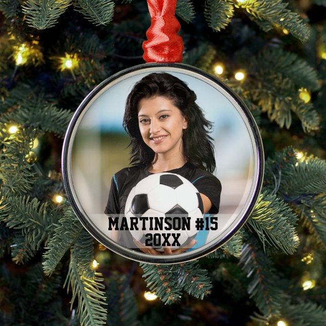 Ihr Foto mit eigenem Fußball oder Ihre Sportrunde Ornament Aus Metall (Customize with name, team number and year.)