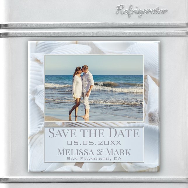 Ihr Foto Weiße Muscheln speichern das Datumsfenste Magnet (Elegant Save the Date magnet featuring your own photo framed by a modern design with white seashells)