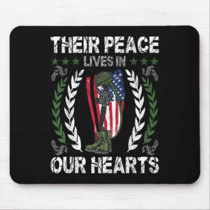 Ihr Frieden lebt in unserem Gedenktag des Herzens  Mousepad