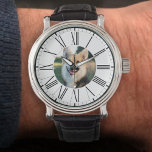 Ihr Haustier oder Ihre Katze auf einem Personalisi Armbanduhr<br><div class="desc">Beliebte Haustier- oder Katzen-Uhr mit klassischen römischen Zahlen und einem eigenen Haustierfoto. Laden Sie das Bild Ihres Haustieres hoch.</div>