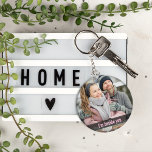 Ihr Lieblings-Foto-Schlüsselanhänger Schlüsselanhänger<br><div class="desc">Personalisieren Sie Ihre Lieblings-Foto mit Ihrem Text oder Namen Set in eleganter Typografie und schaffen Sie eine einzigartige Erinnerung und Geschenk. Ein schöner Sake,  an den man sich erinnern sollte.</div>
