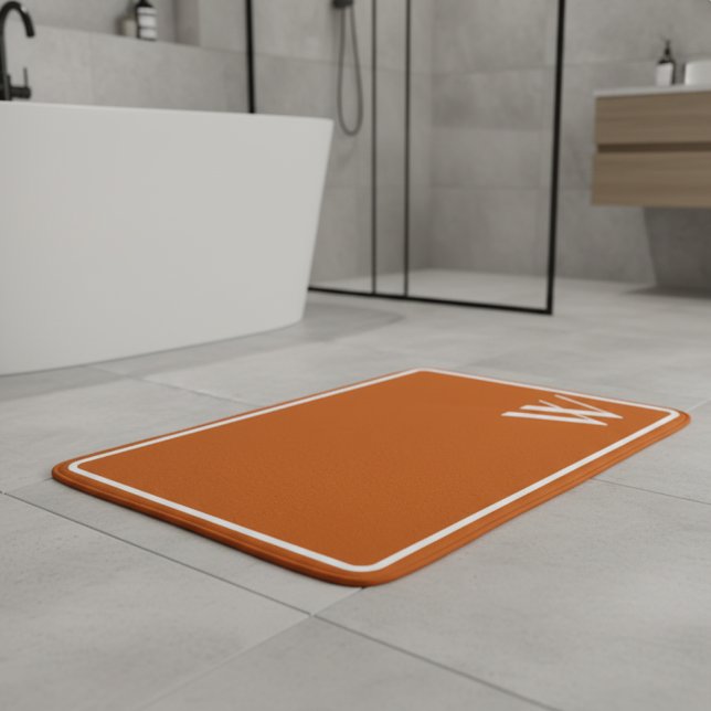 Ihr Monogramm in verbranntem Orange  Badematte (Von Creator hochgeladen)