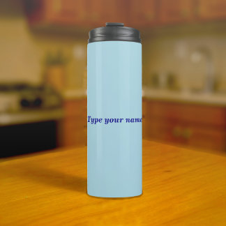 Ihr Name auf hellblauem Tumbler Thermosbecher