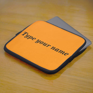 Ihr Name auf orangem Laptop Sleeve