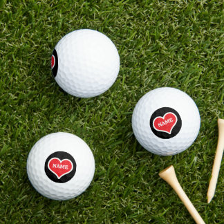 Ihr Name auf rotem Herz und schwarzem Hintergrund Golfball