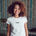 Ihr Name oder Monogramm in Retro-Script T-Shirt<br><div class="desc">Dieses einfache und stilvolle Shirt enthält Ihren Namen oder Ihre Monogramm in einer schwarzen,  trendigen,  skurrilen Schriftzeichen-Typografie.</div>