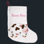 Ihr Name Weihnachts-Strumpf mit Happy Baby Cow Kleiner Weihnachtsstrumpf<br><div class="desc">Ihr Name Weihnachten Strumpf mit Happy Baby Cow Painting - Wählen / Fügen Sie Ihren einzigartigen Text / Name / Farbe / Schriftart / Größe / Elemente - Ihr Sondergeschenk - Vergrössern und verschieben oder entfernen und fügen Sie Elemente / Text mit Anpassungs-Tool! Malerei und Design von MIGNED. Bitte schauen...</div>