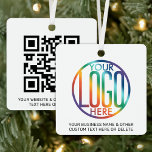 Ihr QR-Code und Ihr Logo-Werbeplatz Ornament Aus Metall<br><div class="desc">HINWEISE ZUM ÄNDERN VON HINTERGRUND / TEXTFARBEN ODER TRANSPARENZ VON LOGO, SIEHE ENDE DIESER BESCHREIBUNG. Werben Sie Ihr Geschäft für potenzielle Kunden mit einem individuellen Logo und QR-Code quadratischen Weihnachtsschmuck. Diese Vorlage ist einfach zu personalisieren und kann auf Vorder- und Rückseite unterschiedlich oder gleich sein. Der scannable Code macht es...</div>