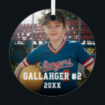 Ihr sportliches Foto | Personalisierte Verzierung Ornament Aus Metall<br><div class="desc">Maßgeschneidertes Ornament mit Ihrem sportlichen Foto mit personalisiertem Namen, Spielernummer und dem Jahr in fett kollegialer Typografie. Geeignet für jedes Foto, jedes Alter, jede Sportart, jeden Tag.</div>