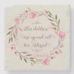 Ihre Kinder stehen auf und nennen sie gesegnet Steinuntersetzer