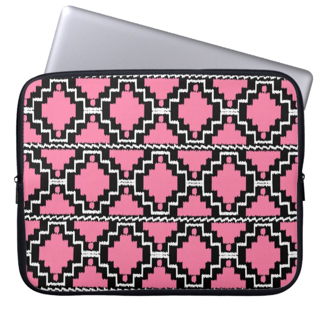 Ikat Aztec Muster - Fuchsienrosa, Schwarz und Weiß Laptopschutzhülle (Vorderseite)