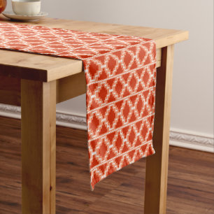 Ikat Aztec Tribal Rust, Orange und Weiß Kurzer Tischläufer