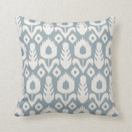 Ikat Blumenmuster hellblau und natürlich Kissen