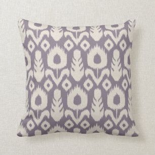 Ikat Blumenmuster im Lavendel und natürlich Kissen