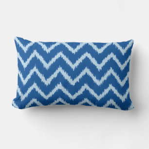 Ikat Chevrons - Indigo und blass Lendenkissen