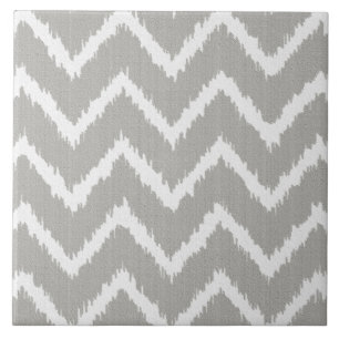 Ikat Chevrons - Silbergrau und weiß Fliese